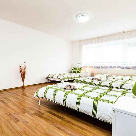 Workers Apartment Am Wiener Platz Keulen Buitenkant foto